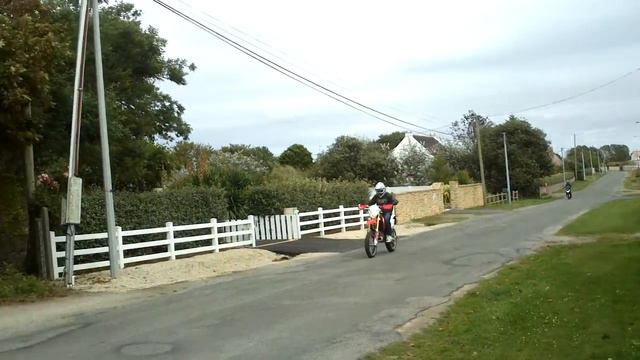 HM 50 VS Peugeot Kisbee ! ^^