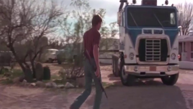 Trailer: Лихорадка на белой полосе / ციებცხელება თეთრ ზოლზე (1975)