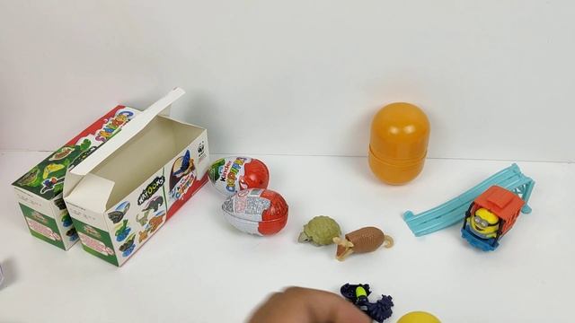 Киндер Натунс против Киндер Макси Миньоны!