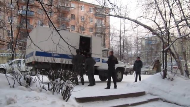 Конвой выводит Верхотурова из зала суда.