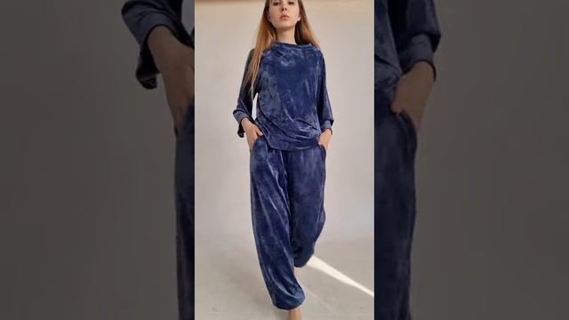 Костюмы из велюра с джоггерами. Цвет - Дымчатый сапфир.