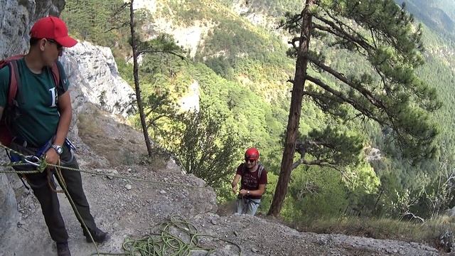Горы Крыма. Боткинская тропа. Восхождение с гидом. Ставри-кая. Спуск в Ставрикайскую пещеру.