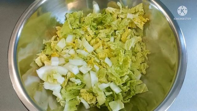 Салат с пекинской Капустой Маслинами Огурцом и Колбасой