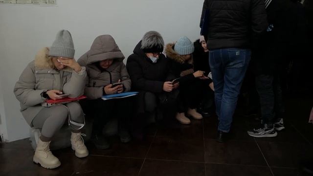 В Бурятии дети-сироты ночуют в очереди за жильём