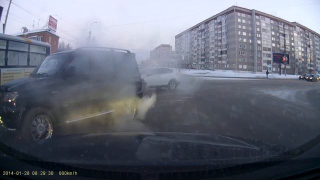 Ижевск. Уже пропустил один цикл светофоров. Такое здесь постоянно.