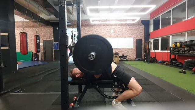 Жим штанги лежа