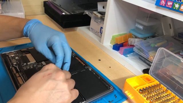MacBookPro2017 SSD増設・交換【都内のスマホ・パソコンの修理屋さん】〜日常編〜