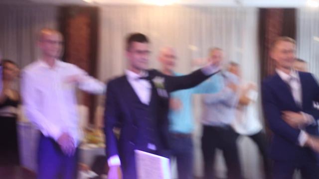 ОН ТАНЦУЕТ  БЕЗ ГИТАРЫ СМЕШНО ПОПРОБУЙ ПОВТОРИТЬ