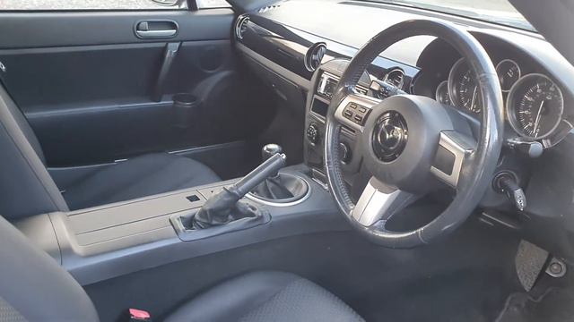 2005 Mazda MX5 Roadster With Fitted Hardtop. 1.8I Silver And Grey Sports Car.