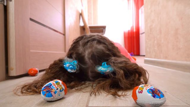 Кира играет и учит детей считать. Обучающее видео для детей от Глеб и Кира Шоу