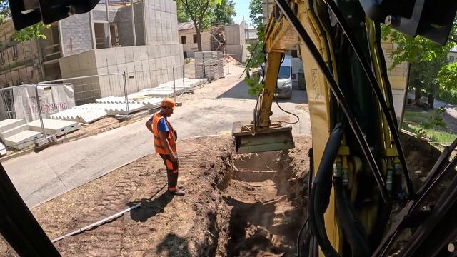 Шурфим траншею,под прокладку новой теплотрассы,на центральной псих больнице Риги