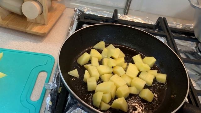 Жареная картошка интересным методом. Как правильно жарить картошку. Вкусный рецепт картошки