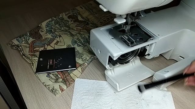 лоскутноешитьё
Чистим швейную машинку обязательный профилактикий уход.