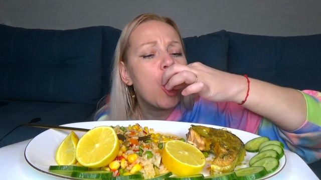 МУКБАНГ СТЕЙК СЕМГИ ,РИС С ОВОЩАМИ/Mukbang еда на камеру/Русский мукбанг/Домашняя еда/не АСМР/