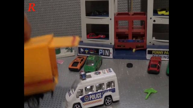 Полицейский и грузовик (друзья-помощники) детям