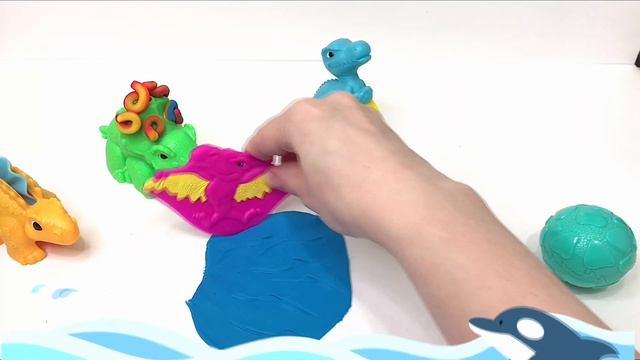 Лепим из пластилина и играем с забавными динозаврами