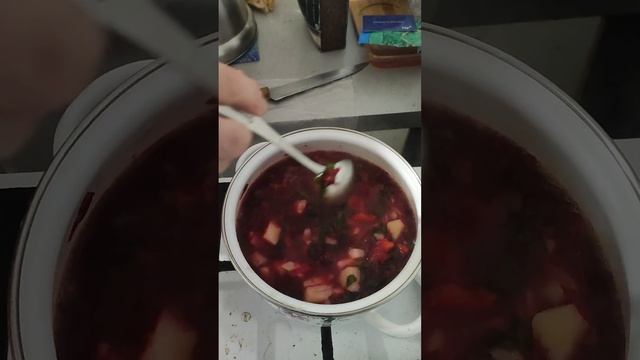 Как перемешивать свекольный суп