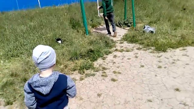 Маленький пацан избивает,,,ШКОЛЬНИКА