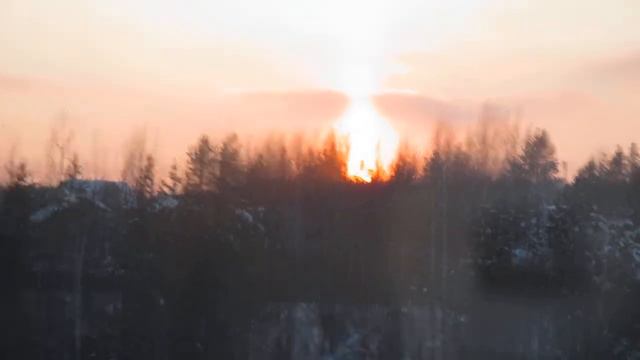 Солнце садится.