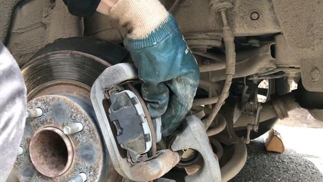 Замена тормозных колодок и дисков