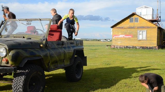 Тренировка. Отработка десантирования из машины.