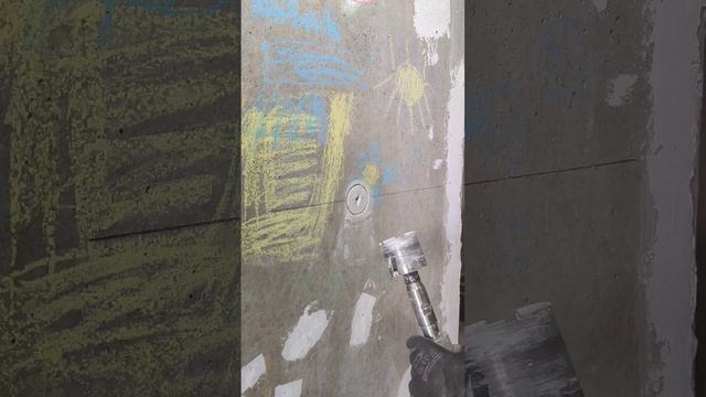 Часть 1- делаю отверстие для подрозетника в бетонной стене. Монтаж электрики в Калуге.