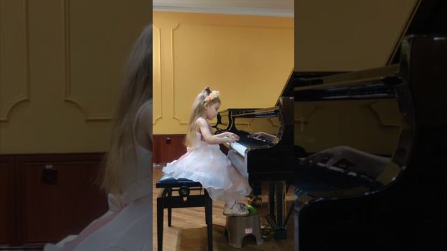 Ариана Щёголь - Циполи Менуэт, Черни этюд 47