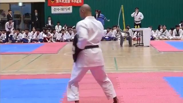 Kanegawa No Tinbe Ryukyu Kobudo Shimbukan / Akamine Hiroshi Dojo Tomigusuku Okinawa