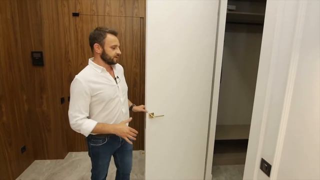 Реалізований об'єкт з стіновими панелями та дверима прихованого монтажу. Дизайн - SKS Design.