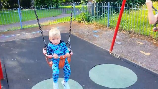 Эльвира и братик КУПИЛИ ВСЕ ИГРУШКИ ГЛАЗАСТИКИ В МАГАЗИНЕ И ИГРЫ НА ПЛОЩАДКЕ