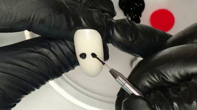 Дизайн ногтей панда с сердечком Panda with heart manicure nail design