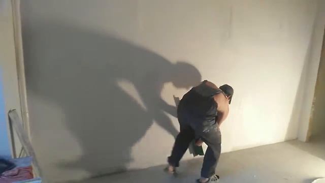 Шпаклёвка стен механизированным способом...