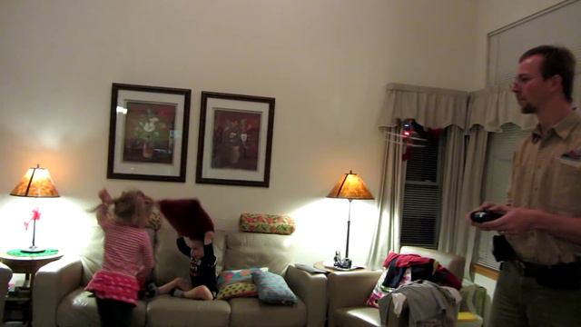 Syma S111G R/C Helicopter Inverted