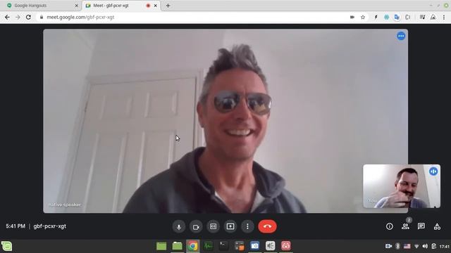 Лондон из зе кэпитал оф Грейт Британ / British Blogger Reaction To Ukrainian English Textbook