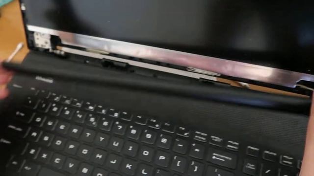 MSI GT72-6QD Dominator смазывание петель