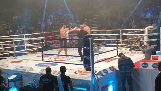 Украинец наказал бойца Кикбоксинг Сильная Россия