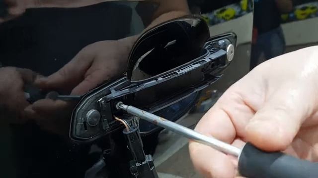 Ремонт дверей: снятие обшивки и замена ручек