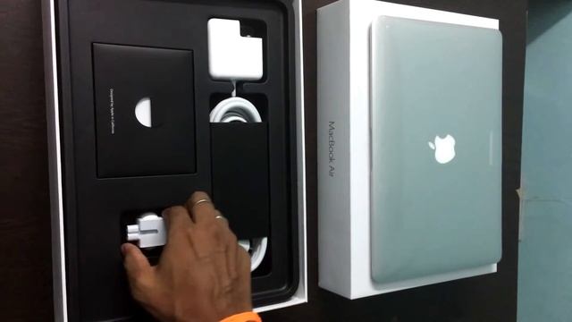 Unboxing MacBook Air 2017