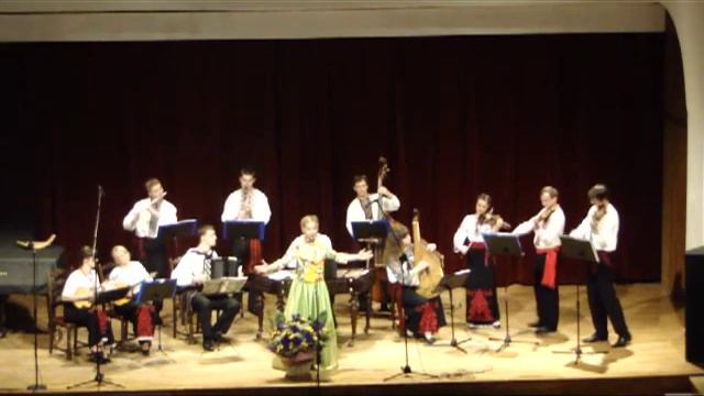 SHARAVARABAND (Оркестр Крещендо) / Ukrainian Song - На вулиці скрипка грає.