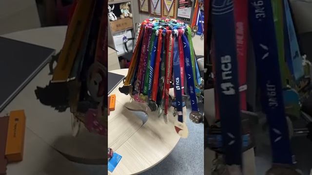 Топовая Настольная медальница