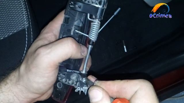 Ремонт дверей: снятие обшивки и замена ручек