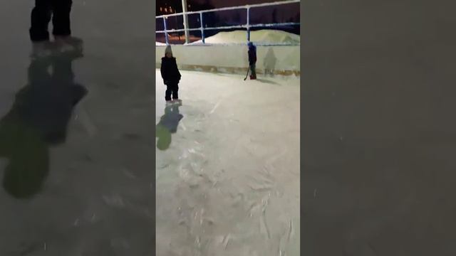 Покатушки в -15. #лед #каток #активныйотдых #дети #досуг #детииродители