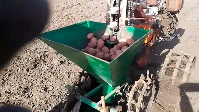 Доработка картофелесажалки и посадка картофеля мотоблоком 105.