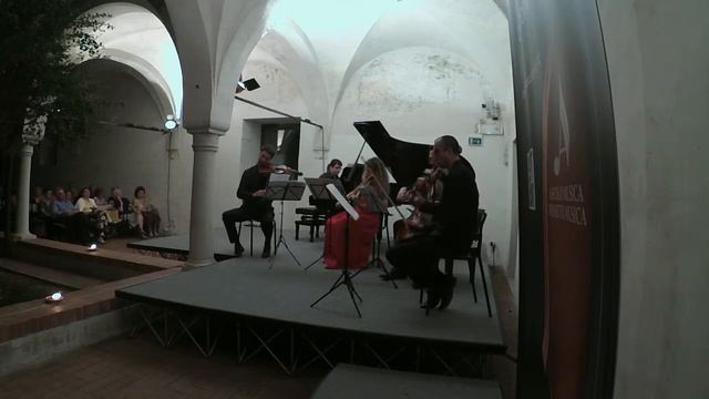 D676d1db0b6a2bee8c0a426f5e9ca749