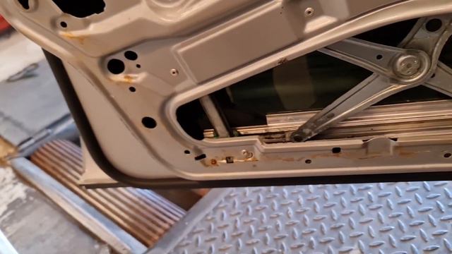 Door/Panel Creaking Sound On A MB W210 AMG:Lubricate The Window Regulator/Preventative Maintenance