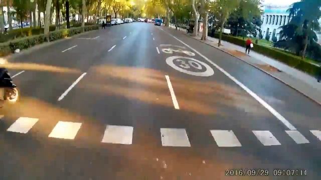 Madrid. Paseo Del Prado En Bici. 9am