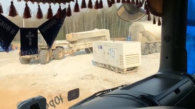 Работа полным ходом, в компании веселее, обед на свежем воздухе