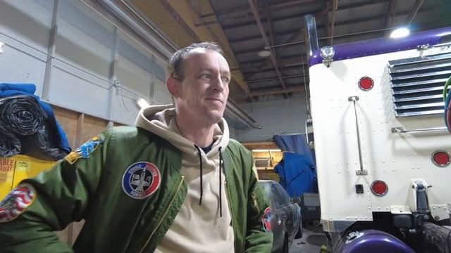 Установка КПП и замена вкладышей ДВС Cummins ISX 2007. Peterbilt 389