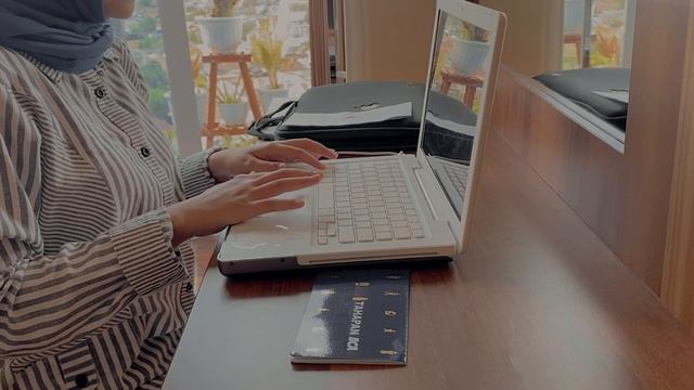 GAJI PERTAMA DARI YOUTUBE SEJAK DI MONETISASI OKTOBER 2021 LANGSUNG BELI MACBOOK PRO M1 512 GB GREY