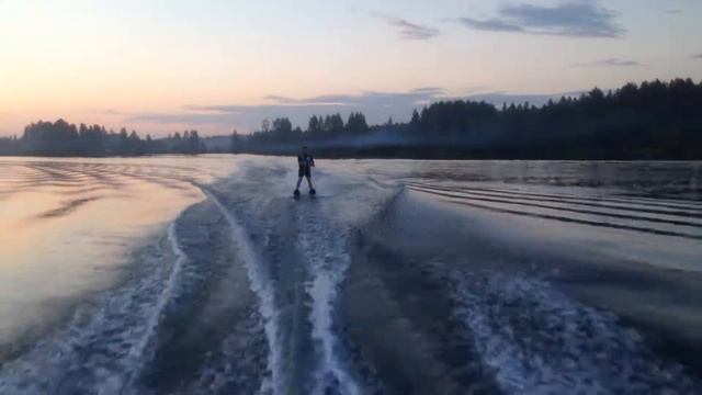 Suzuki Df 20 и лыжник 36 км/я